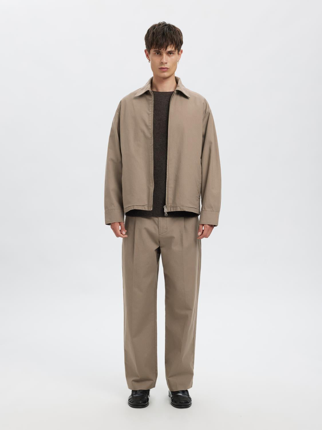 model_shot-front_full